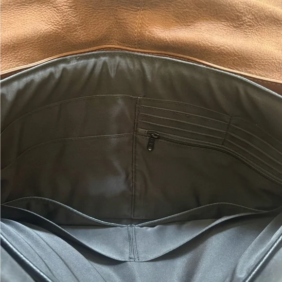 Adrian Klis 2482 Leather Messenger Bag - Picture 9 of 11